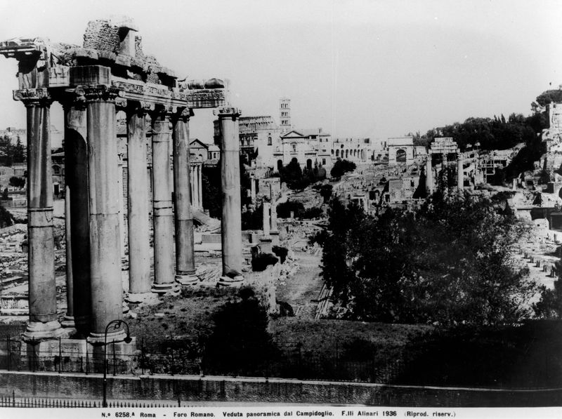 020041 - monumento - Foro Romano, Tempio di Saturno, veduta dal Tabularium; neg. serie 6x6, n. 19588 (foto Alinari)