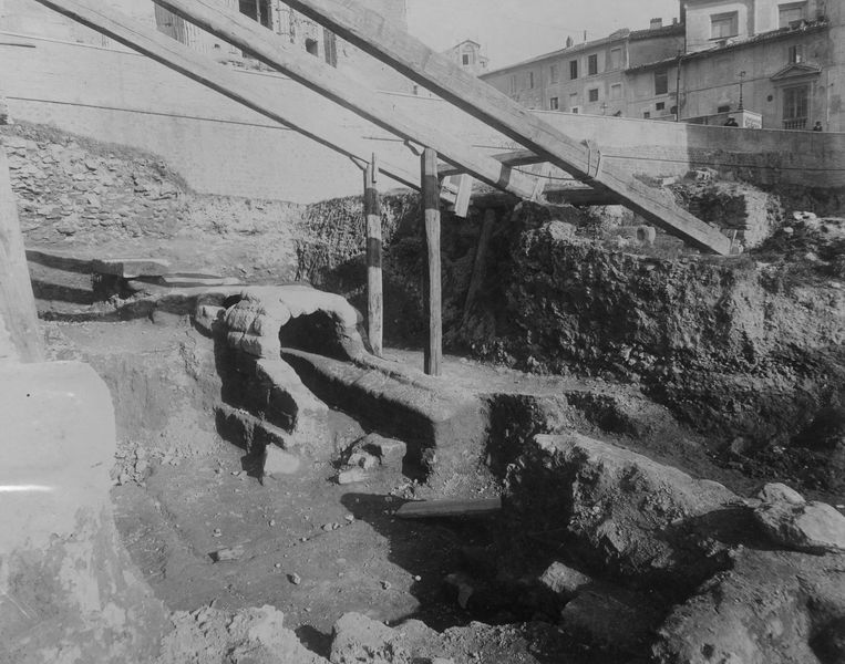 017064 - monumento - Foro Romano, Tempio di Saturno, cloaca sotto la gradinata; neg. serie E, n. 154. Inv. n. 840