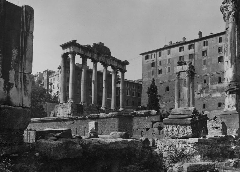 020026 - monumento - Foro Romano, Tempio di Saturno, veduta dal Foro Romano, con il Tempio di Vespasiano; neg. serie 6x6, n. 16038, ottobre 1929 (foto Chaufferier)