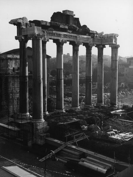 020050 - restauro - Foro Romano, veduta del Tempio di Saturno, dal Tabularium, durante i restauri del 1979/'80; senza negativo 