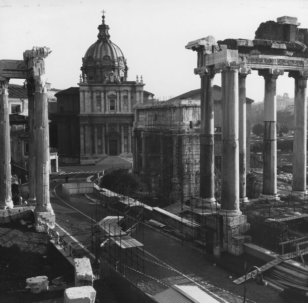 020049 - restauro - Foro Romano, veduta del Tempio di Saturno e del Clivo Palatino, dal Tabularium, durante i restauri del 1979/'80; senza negativo 