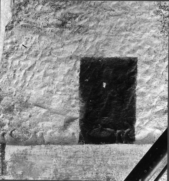018173 - restauro - Foro Romano, Tempio di Saturno, pulitura dei capitelli (1981-82) particolare; neg. serie 6x6, n. 6371