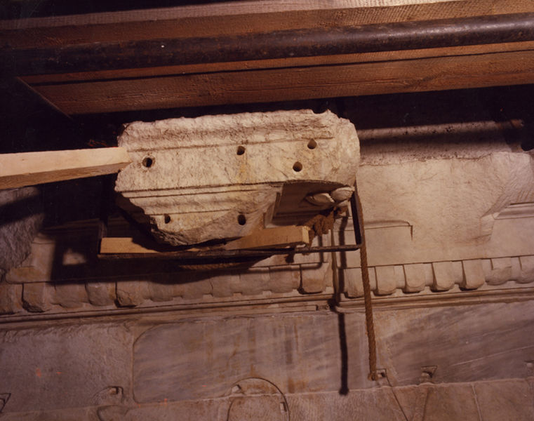 018212 - restauro - Foro Romano, Tempio di Saturno, eliminazione dei presidi di sostegno di ferro e perforazione dei blocchi della cornice (1981-82); senza negativo
