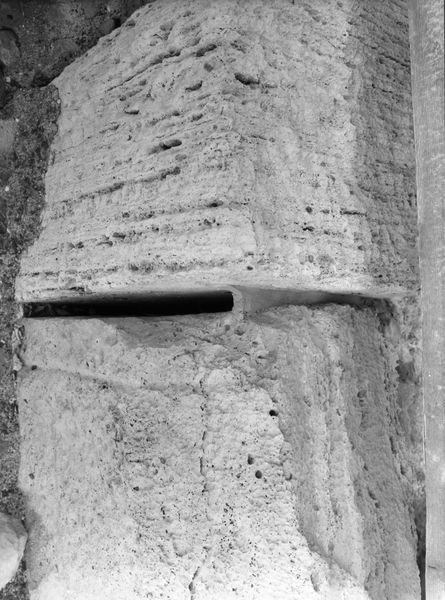018235 - restauro - Foro Romano, Tempio di Saturno, eliminazione dei presidi di sostegno di ferro e perforazione dei blocchi della cornice (1981-82); senza negativo