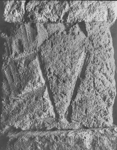017873 - monumento - Foro Romano, Tempio di Giove Statore, basamento (?), (lato Nord) contrassegno su un blocco (Scavo Boni); senza negativo