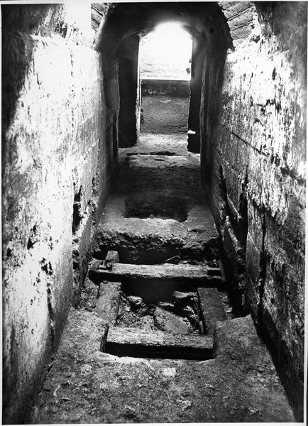 015392 - monumento - Foro Romano, Area Centrale, Gallerie Ipogee, seconda galleria trasversale, braccio N/E,visto da Sud; neg. serie E, n. 326 (FILM 1492). Inv. n. 1012