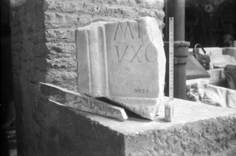 1-00045/ 08876/ 16813 - Roma - Luogo non identificato