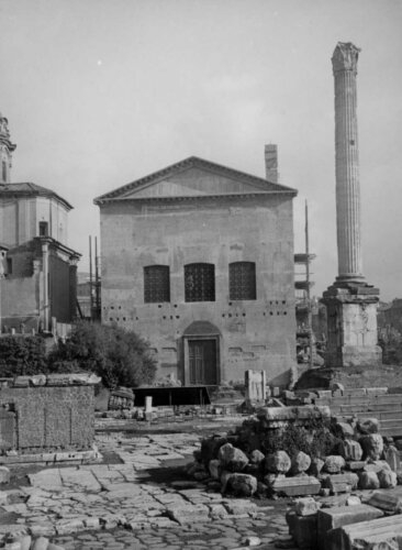  - Foro Romano. Area della Curia e della Piazza del Foro Romano con Colonna di Foca