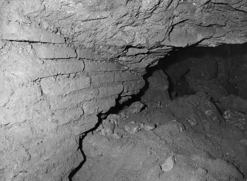C001122 - restauro - Colosseo, versante settentrionale, summa cavea, particolare della sommitÃ  del muro dell'Attico; neg. serie I296