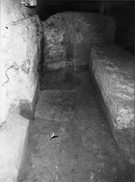 C001121 - monumento - Colosseo, veduta dall'alto dell'area degli ipogei e dei primi ordini di gradinate; neg. serie I296