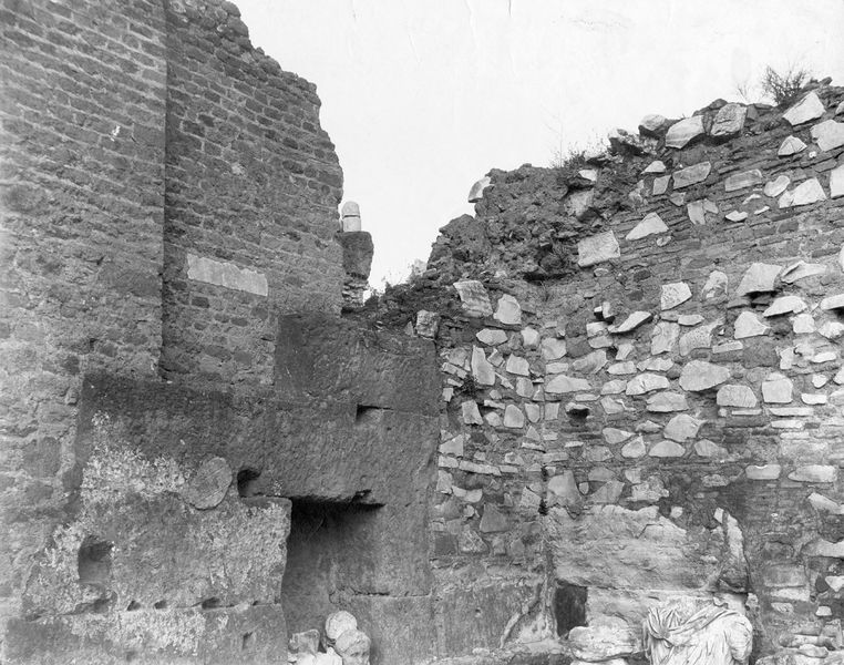012200 - monumento - Basilica Emilia, muro medievale, ingresso est dell'aula. Neg. serie C nÂ°414