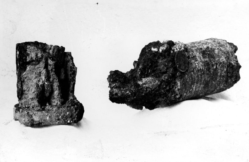 010218 - reperto - Lucchetti di bronzo e ferro prima della pulitura; neg. serie F, n. 3100 (Gab. Naz. Fot.)