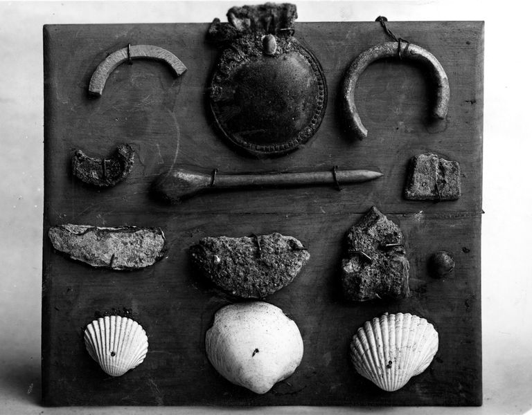 010245 - reperto - Oggetti vari dal pozzo dei Rostri; neg. serie F, n. 746