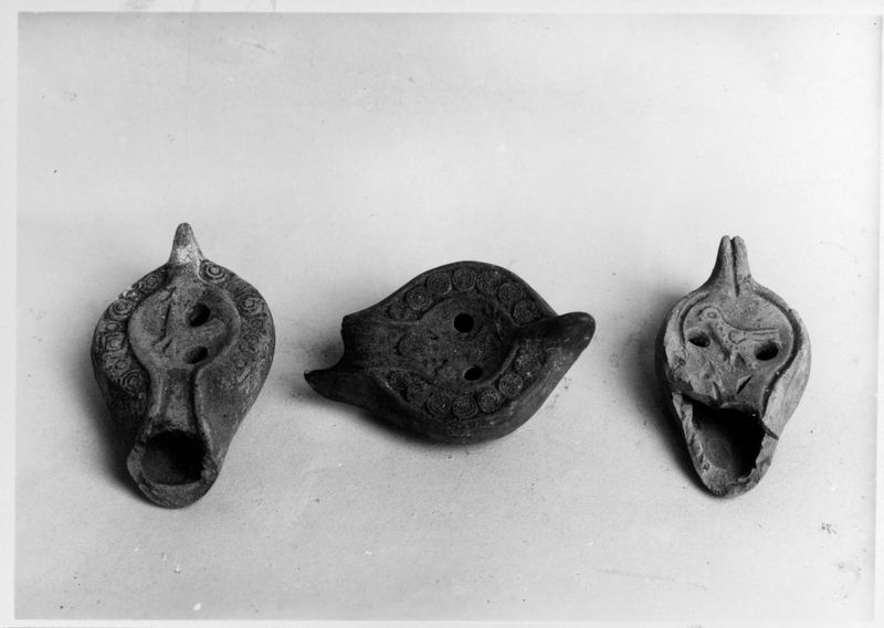 019116 - reperto - Antiquario Forense, lucerne cristiane; neg. serie F, n. 677