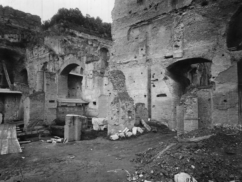 019497 - monumento - S. Maria Antiqua, portico esterno e inizio della Rampa Imperiale; neg. serie E, n. 78