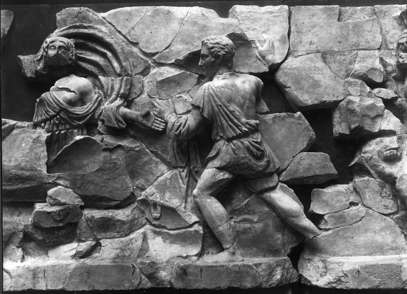 017614 - reperto - Punizione di Tarpea, particolare centrale delle scena (Tarpea); Neg. Serie 21x27, Nr. 18, riprodotta il 07/02/1990, Film 2480