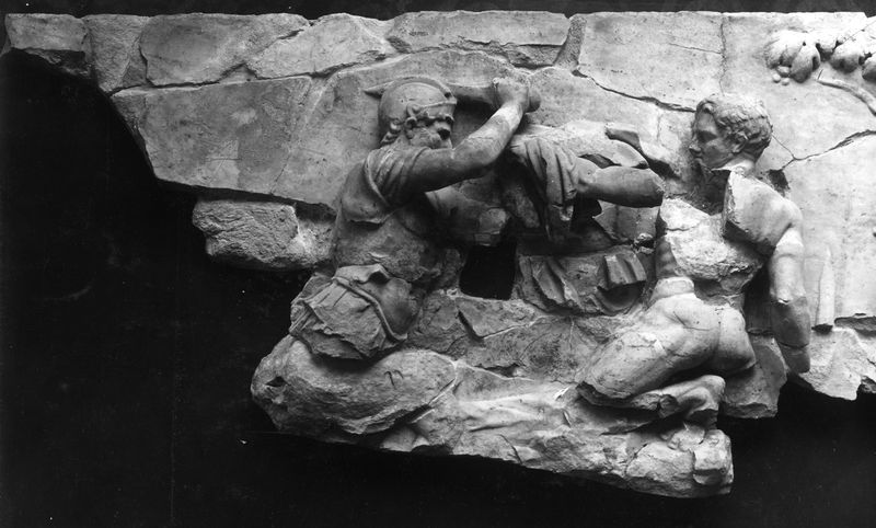 017676 - reperto - Guerrieri duellanti, particolare a sinistra [?]; Neg. Serie 21x27, Nr. 19