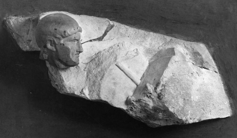019123 - reperto - Frammento con scontro di armati (Riv. Ist. Archeol. 1961, p. 41), Neg. Serie F, Nr. 2229