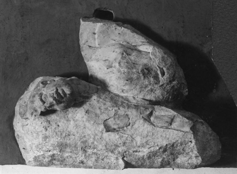 019124 - reperto - Frammento con scontro di armati (Riv. Ist. Archeol. 1961, p. 42), Neg. Serie F, Nr. 2202