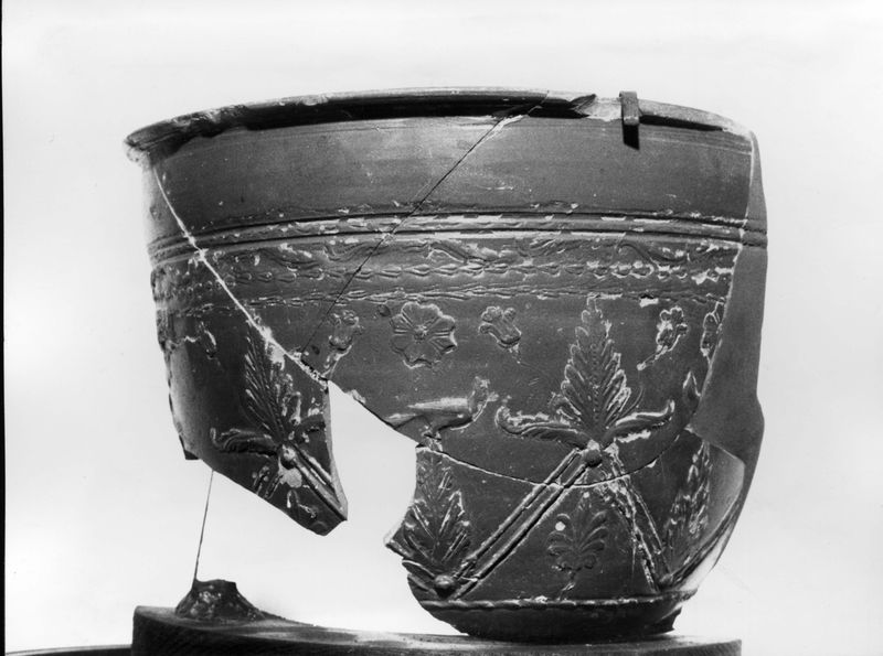 016996 - reperto - Vaso aretino con iscrizione "VIBEN" dalla casa repubblicana nella Velia; neg. serie FILM, n. 926