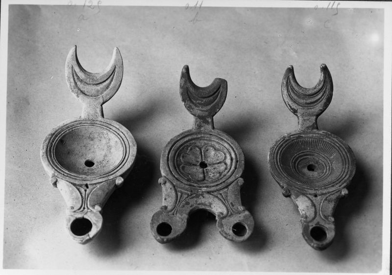 019090 - reperto - Antiquario Forense, Lucerne dalla Velia; neg. serie F, n. 656