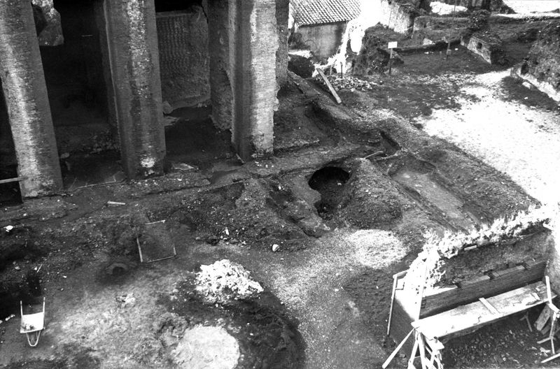 001480 - scavo archeologico - Veduta scavo davanti alle arcate