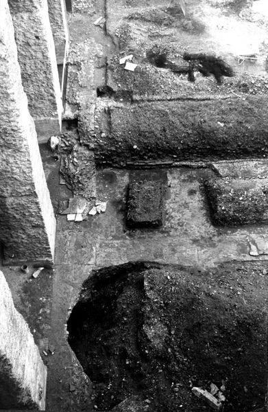 001481 - scavo archeologico - Veduta scavo davanti alle arcate