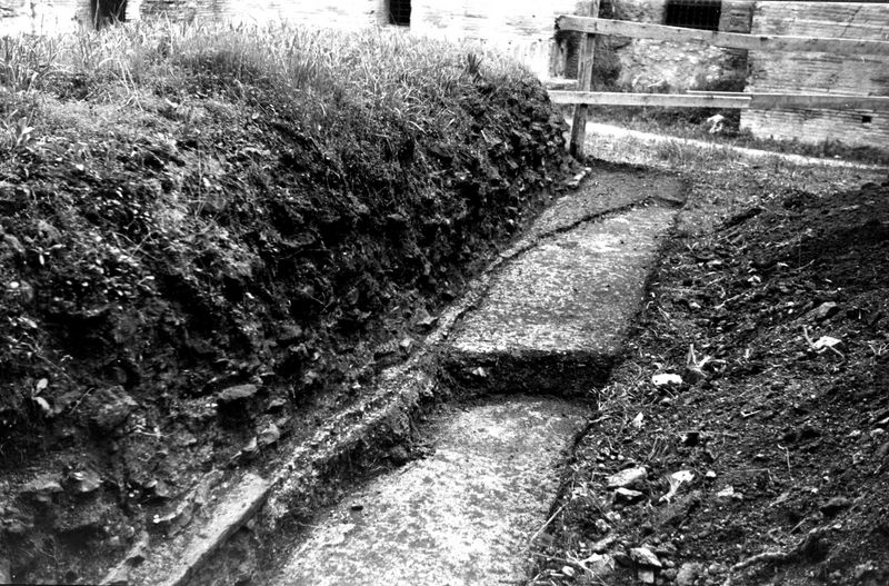 001492 - scavo archeologico - Pavimento a mosaico di selce sotto al muro severiano