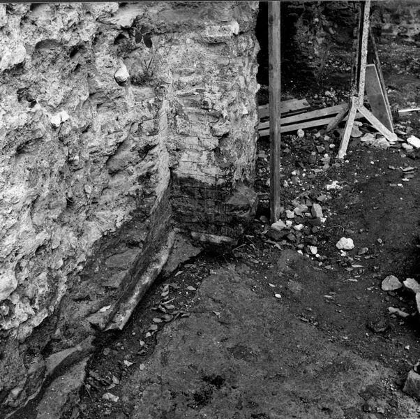 001510 - scavo archeologico - Angolo presso il muro orientale