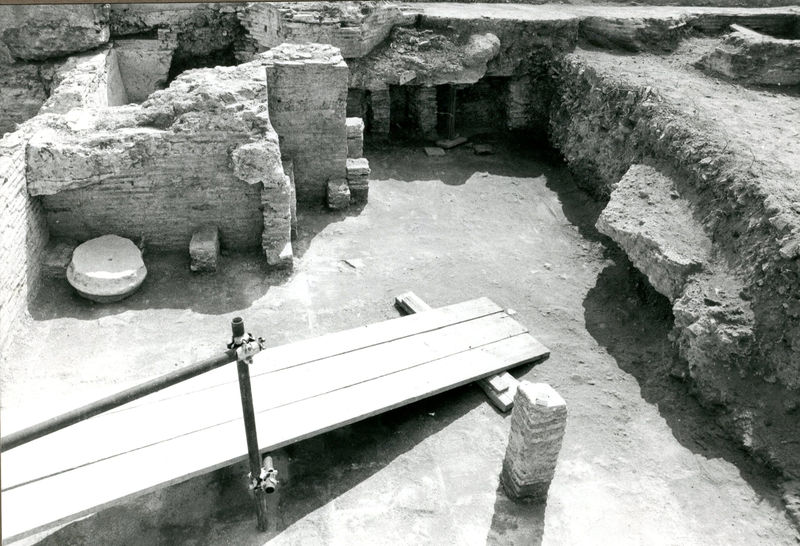 001535 - scavo archeologico - Zona adiacente al pulvinar: sala con vasca e suspensurae di recente rinvenimento