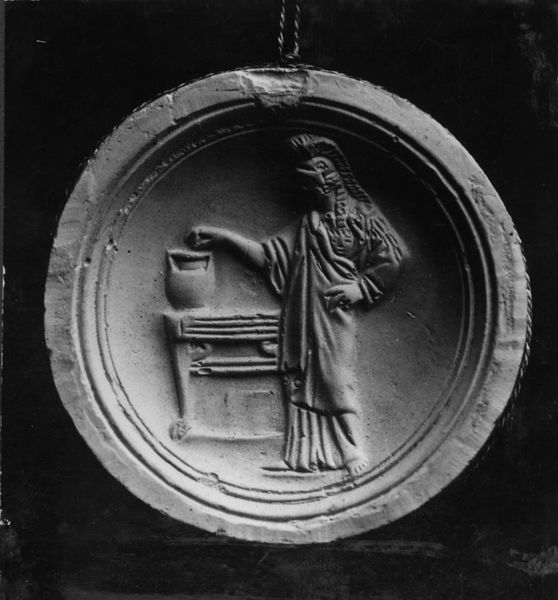 019103 - reperto - Antiquario Forense, Lucerna con Minerva che vota; neg. serie F, n. 484