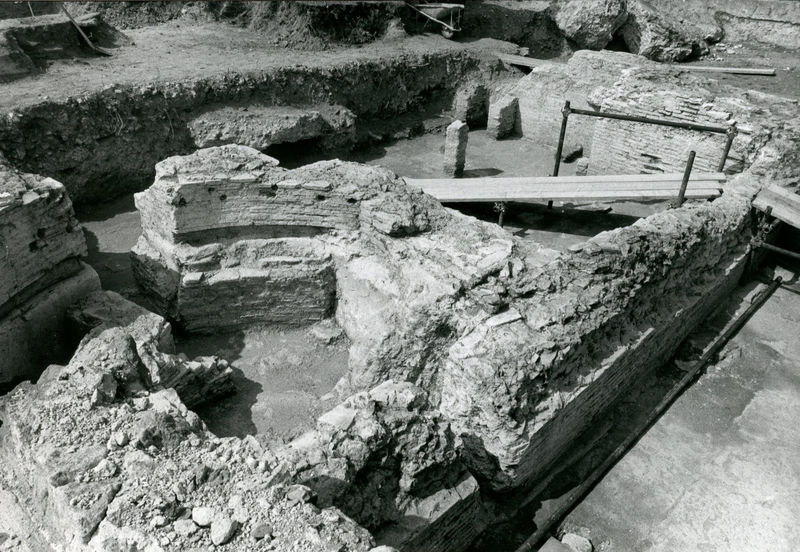 001534 - scavo archeologico - Zona adiacente al pulvinar: sala con vasca e suspensurae di recente rinvenimento