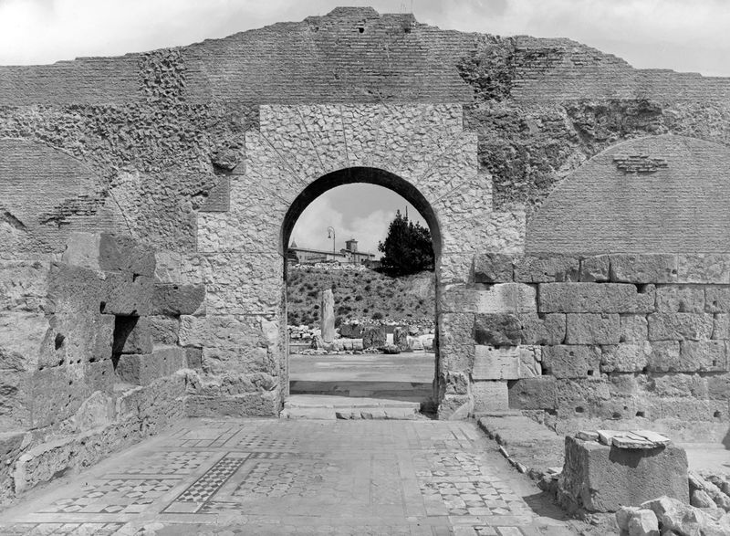 012208 - monumento - Basilica Emilia, muro caduto con ingresso orientale.  Neg. serie F nÂ°1273