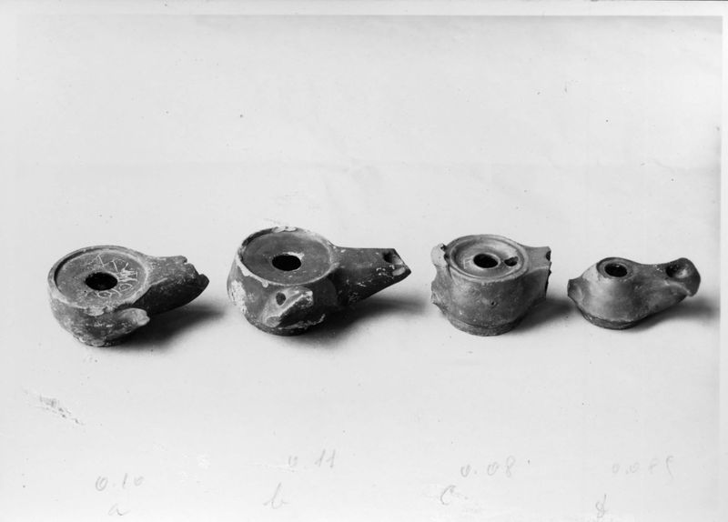 019106 - reperto - Antiquario Forense, Lucerne tardo ellenistiche dalla Velia; neg. serie F, n. 657