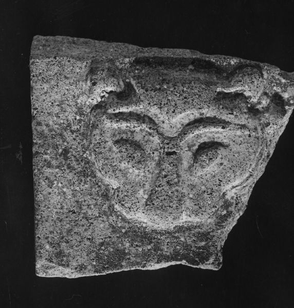 016826 - reperto - Dall'area tra l'Arco di Augusto ed il tempio del Divo Giulio, frammento; Neg. Serie Film, Nr. 2481