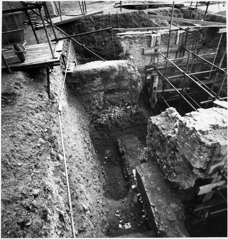 20 FR-BM-CA-asf010338.jpg