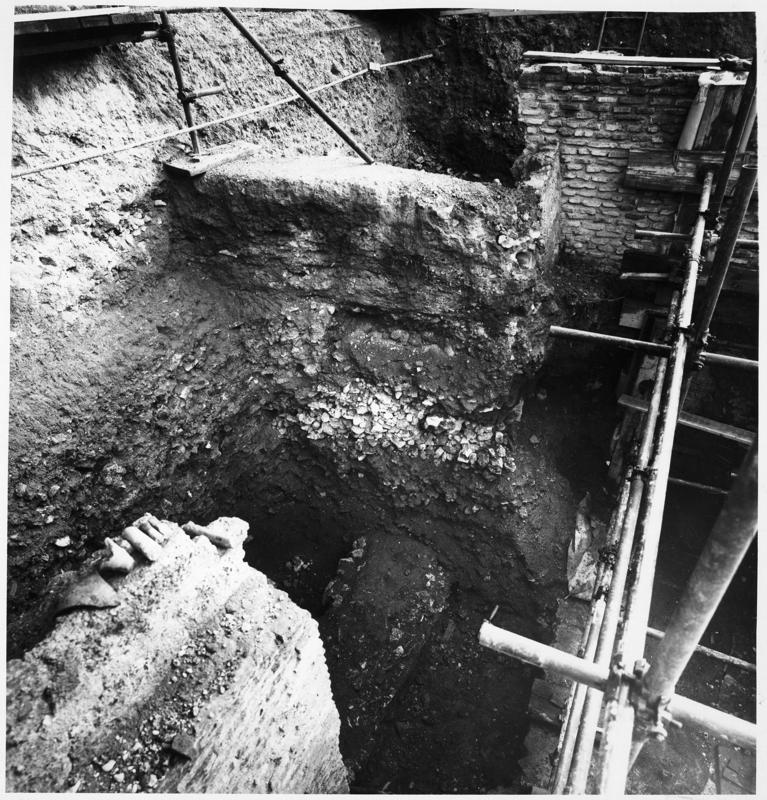 24 FR-BM-CA-asf010342.jpg