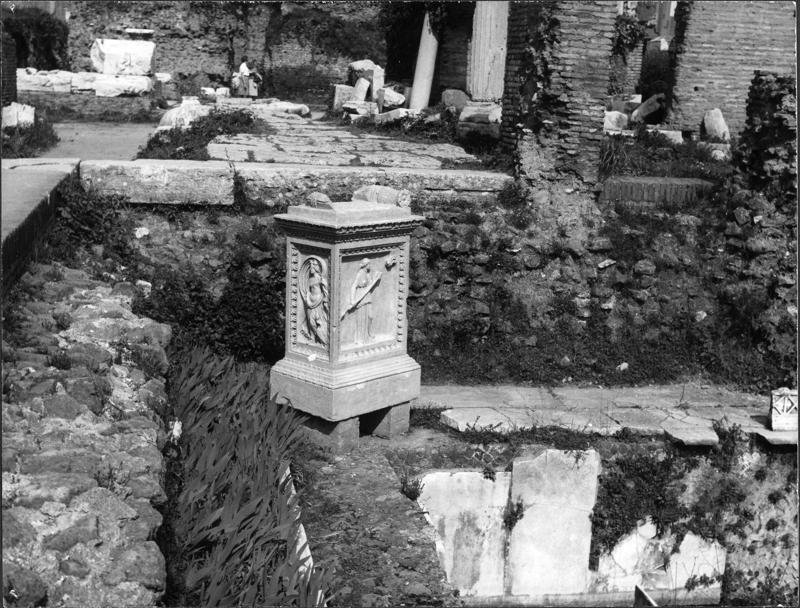 8 FR-DF-asf013518.jpg