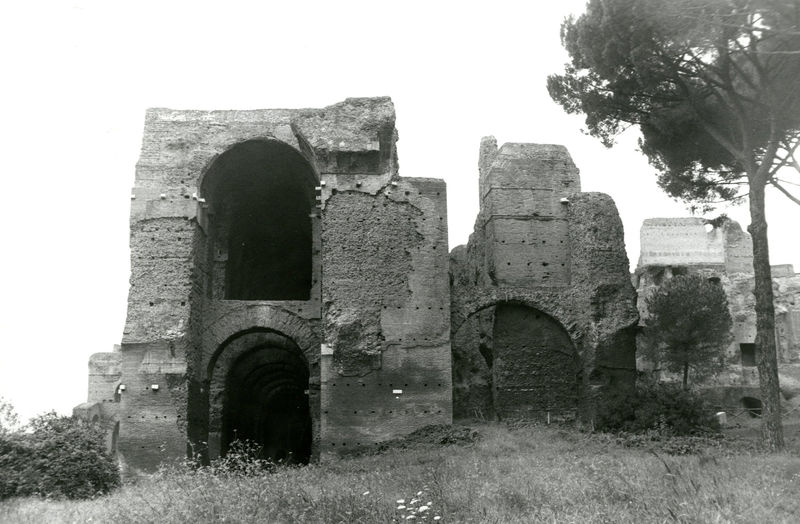 001568 - monumento - Veduta fronte orientale