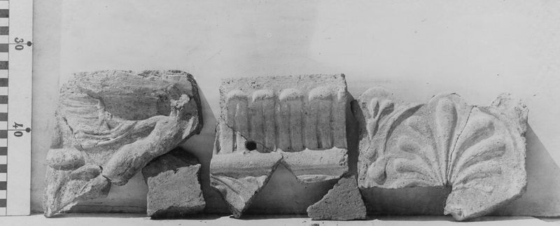 016864 - reperto - Dal pozzo della Regia, frammenti di lastra fittile;