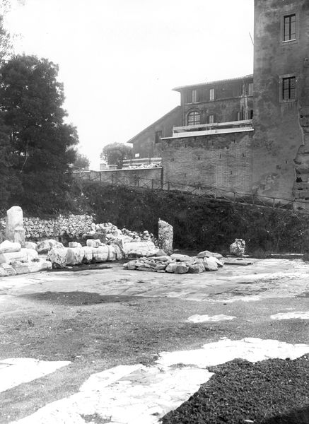 011513 - scavo archeologico - Basilica Emilia, scavi dal 1932-1936-1942, verso l'Aula, visto da sud-est. Neg. serie E nÂ° 1156
