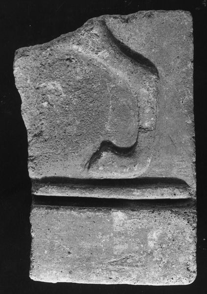 016821 - reperto - Dall'area tra l'Arco di Augusto ed il tempio del Divo Giulio, frammento; Neg. Serie Film, Nr. 2481