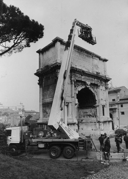 020461 - restauro - Arco di Tito, laboratorio mobile, indagini diagnostiche E.N.E.A. (16.02.93); film n. 2639