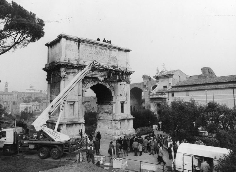 020462 - restauro - Arco di Tito, laboratorio mobile, indagini diagnostiche E.N.E.A. (16.02.93); film n. 2639