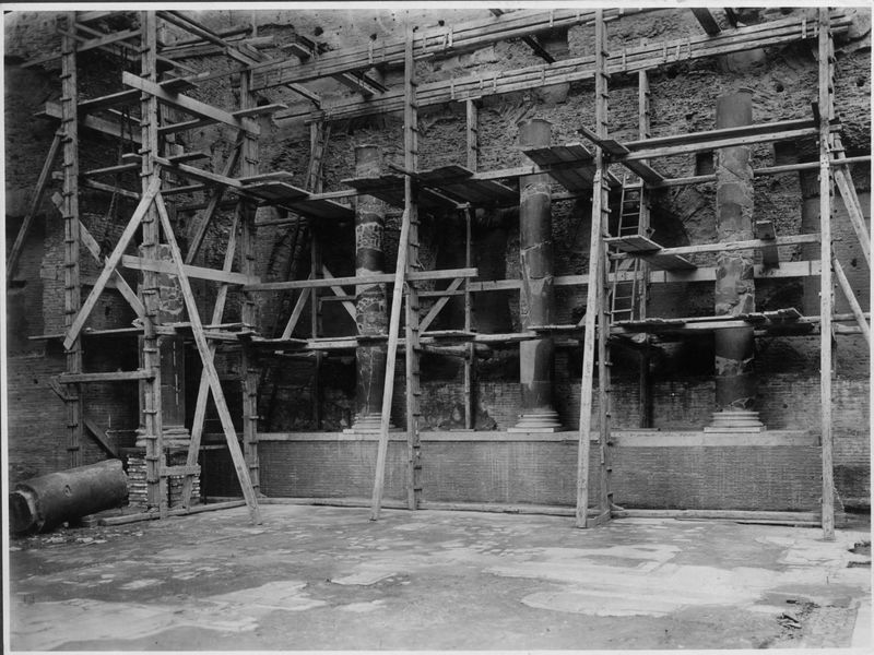 018405 - restauro - Tempio di Venere e Roma, cella occidentale, durante il restauro (14.10.1935); neg. serie E, n. 1287