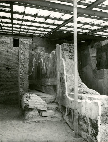 001926 - monumento - Casa di Augusto, ambiente 10 (tablino?): tracce di rivestimento parietale ancora in situ. Bibliografia: Carettoni, G., in RM, 90, 1983, pp. 384-385. Neg. serie 9x12 nÂ°1391