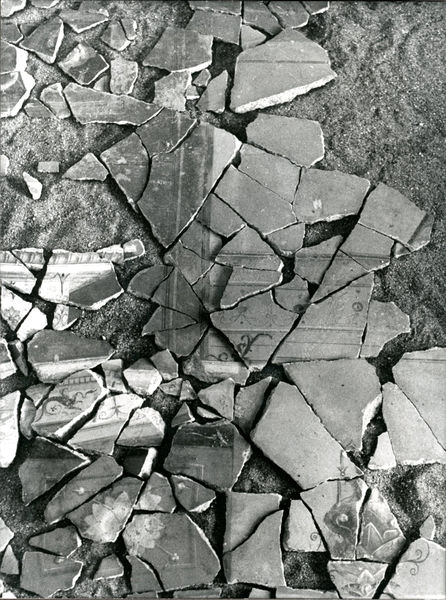002084 - restauro - Casa di Augusto, "Studiolo di Augusto" c.d., cubicolo superiore, particolare della decorazione della parete meridionale, particolare del pannello centrale: durante il restauro della pittura parietale in secondo stile pompeiano, dopo il distacco, con successiva ricollocazione in situ. Bibliografia: Musatti, G. "Casa di Augusto sul Palatino. L'intervento di restauro e considerazioni sulla decorazione pittorica" in Bollettino d'Arte 2, aprile-giugno 2009 (serie VII) pp. 21 e ss. / Iacopi, I. "Casa di Augusto, le pitture" Electa 2007

Neg. serie Film nÂ° 817