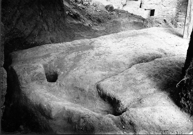 000024 - scavo archeologico - Palatino, Roma quadrata, scavo Vaglieri, particolare dello scavo; Mus. Naz. Romano, img. n. 953