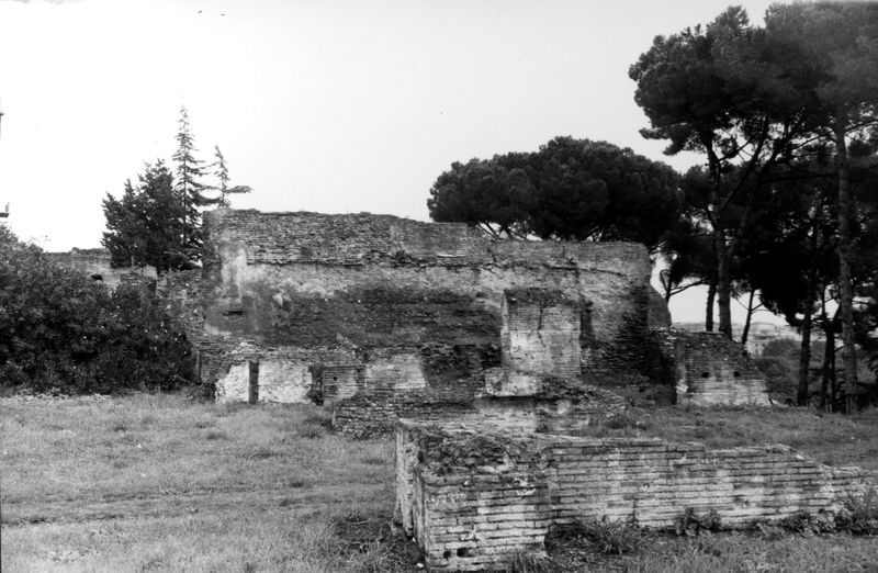 002941 - monumento - Strutture Imperiali prospicenti la via di S. Grecorio: programmazione triennale 1978-80
