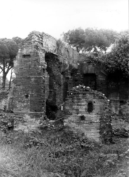 002943 - monumento - Strutture Imperiali prospicenti la via di S. Grecorio: programmazione triennale 1978-80